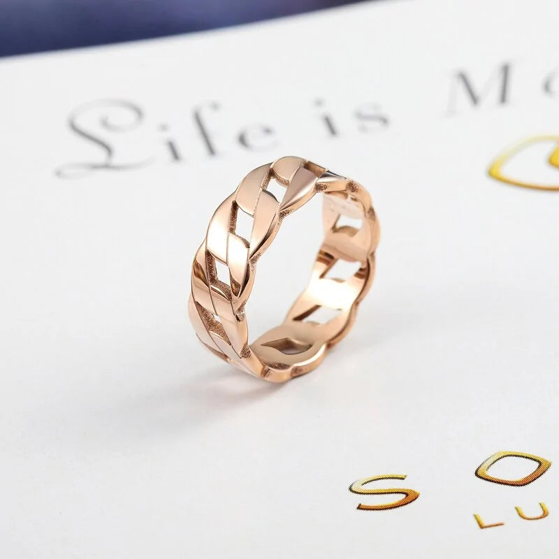 ElaraGlow – Elegant Ring Lamp for the Home