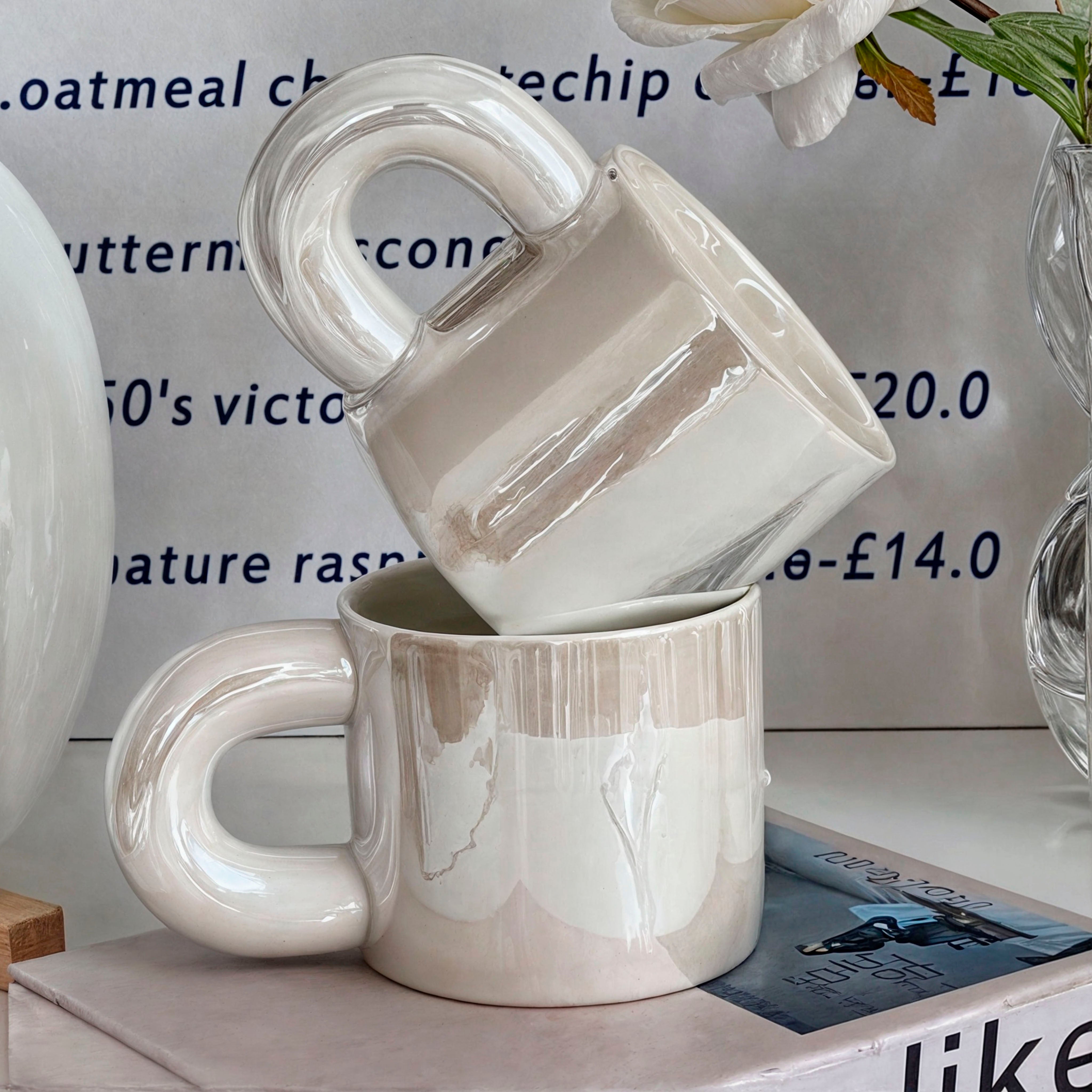 IridescentGlow - Luxurious Porcelain Mug with Elegant Shine
