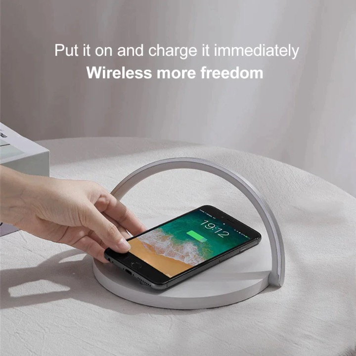 3-in-1 Chargelight - Lamp including wireless charger
