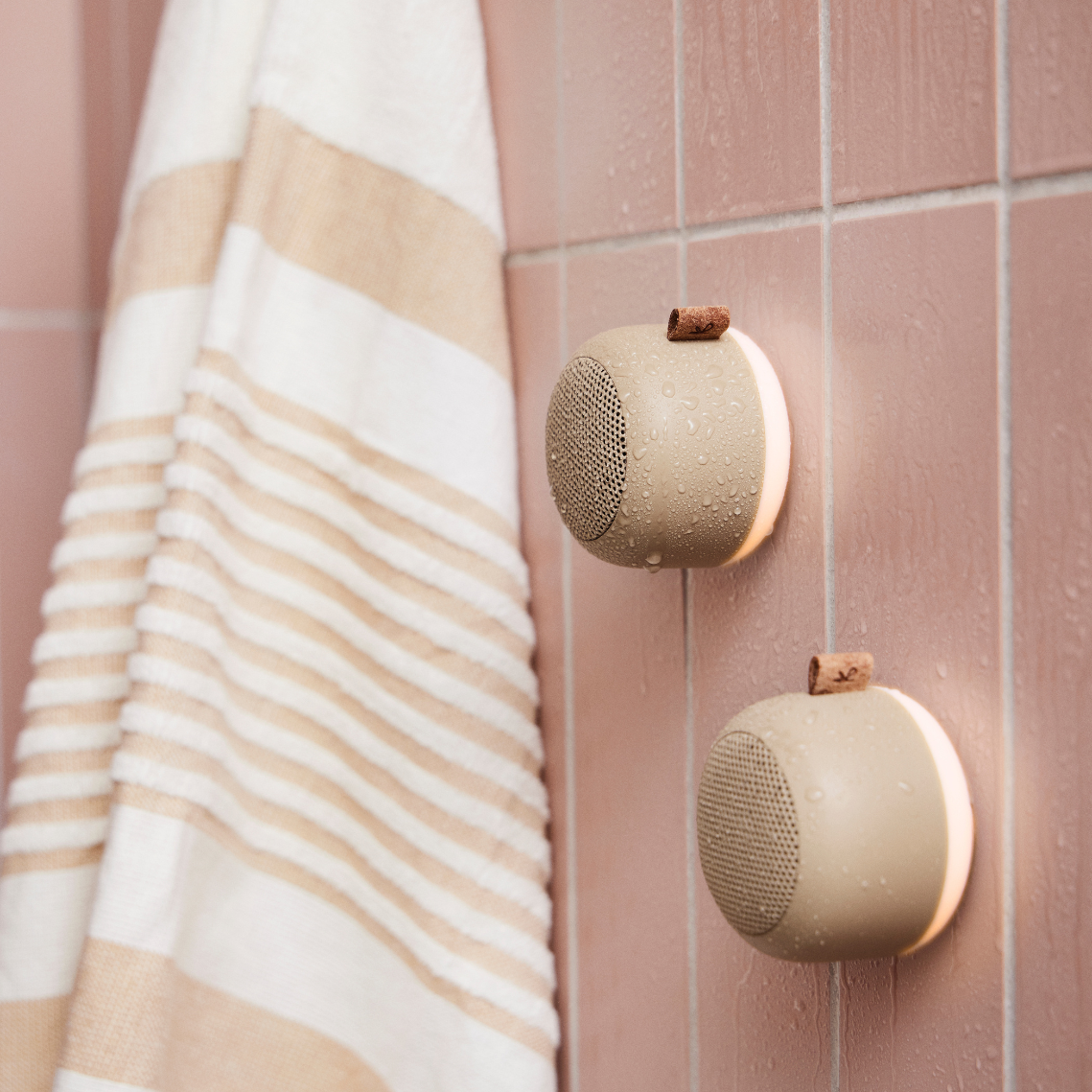 AquaBeats – Waterproof Bluetooth Bathroom Light