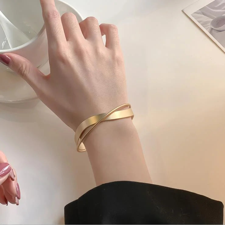 Gold-Colored Infinity Bracelet - Elisa Matt Finish