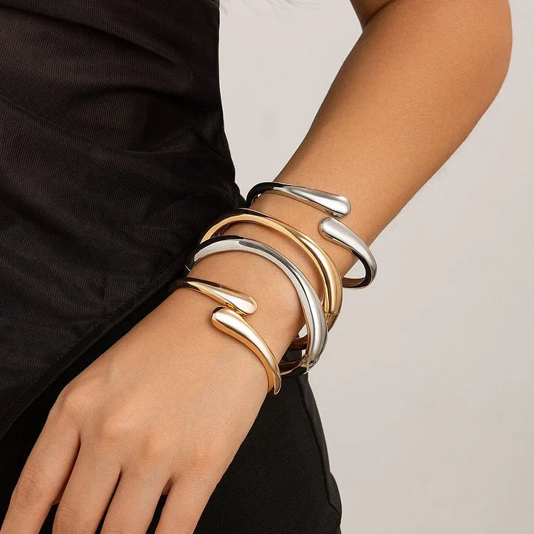 Brilliant Celina Cross Bracelet - A Timeless Piece of Jewelry