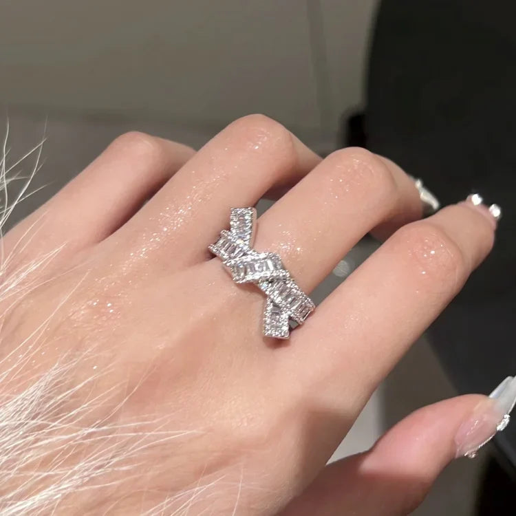 Elegant Adjustable Diamond Knoopring - The Serena Collection