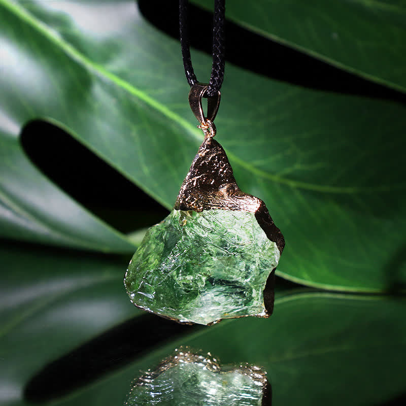 Elegant naturlig moldavit-halsband - Lyra