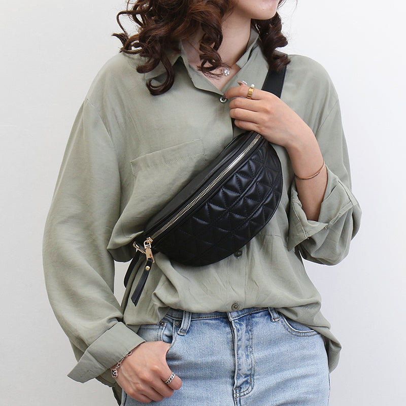 HazelBag - Trendy Hip Bag with Check Pattern