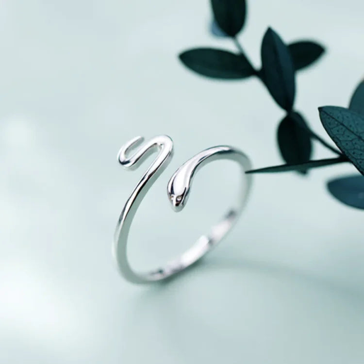 Amira Adjustable Snake Ring - Perfect Customization for Your Style!