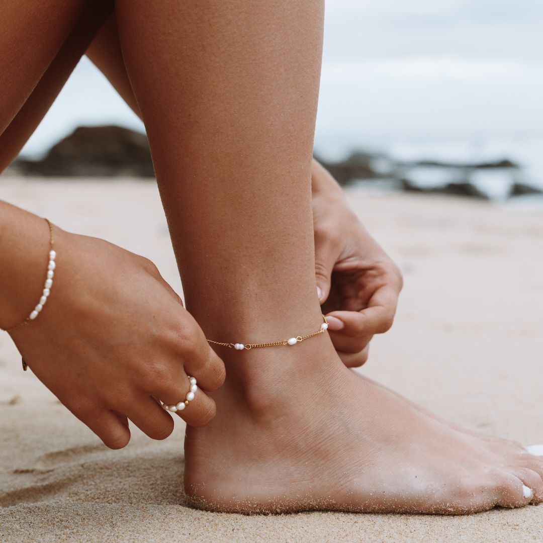 Elegant freshwater pearl single strand - Mira