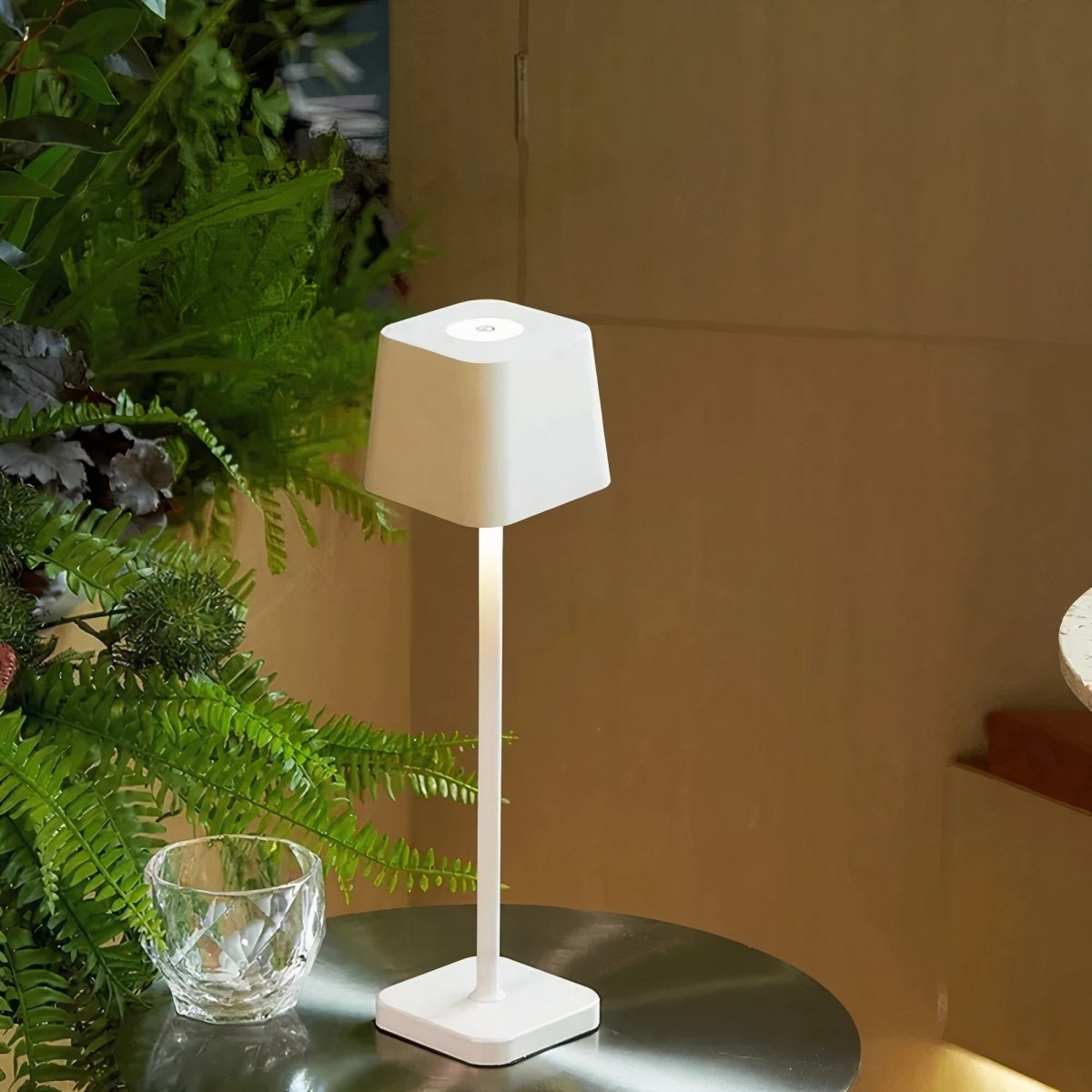 Gleam - Luxurious Wireless Table Lamp with 20 Hours of Lighting