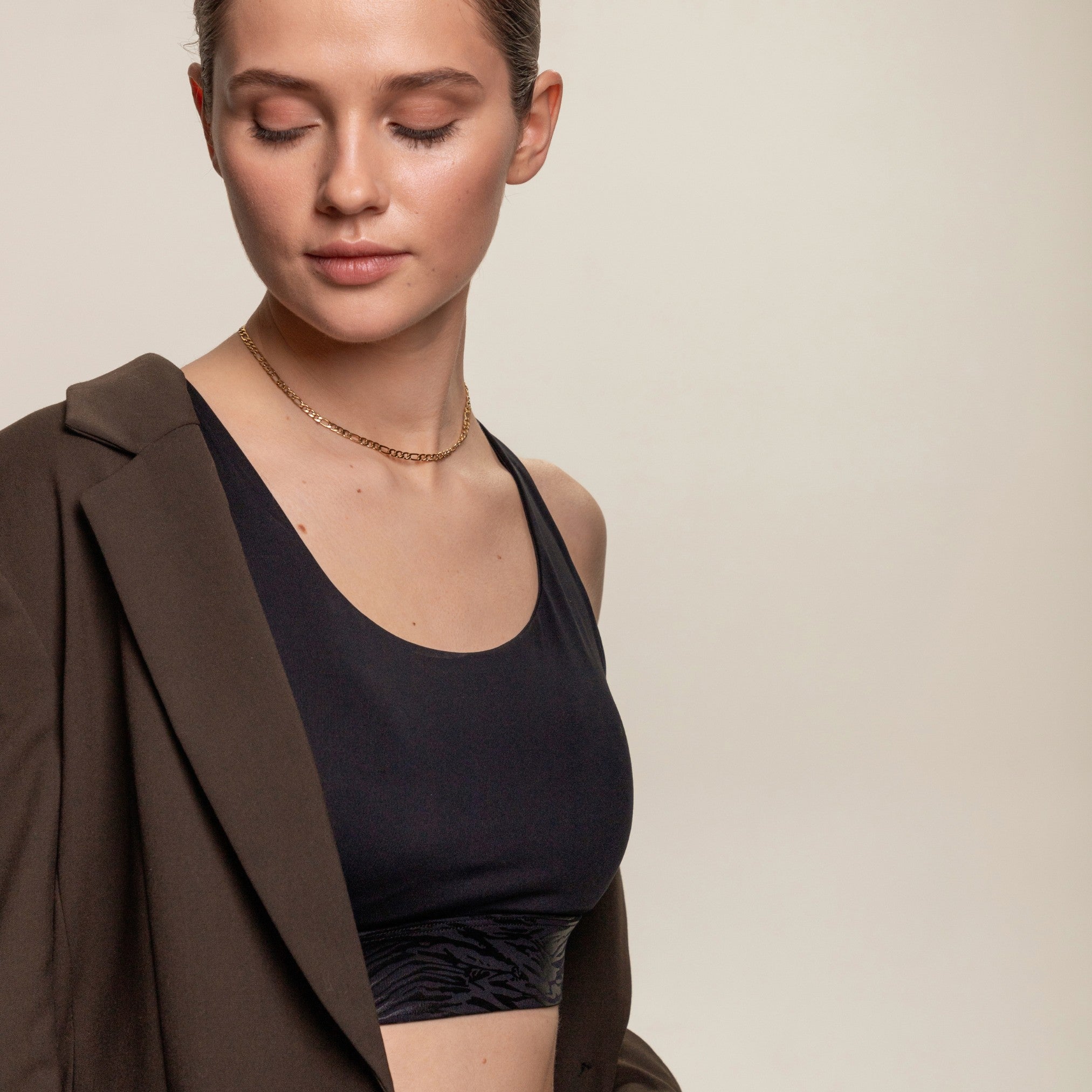 Elegant Minimalist Lola Choker -