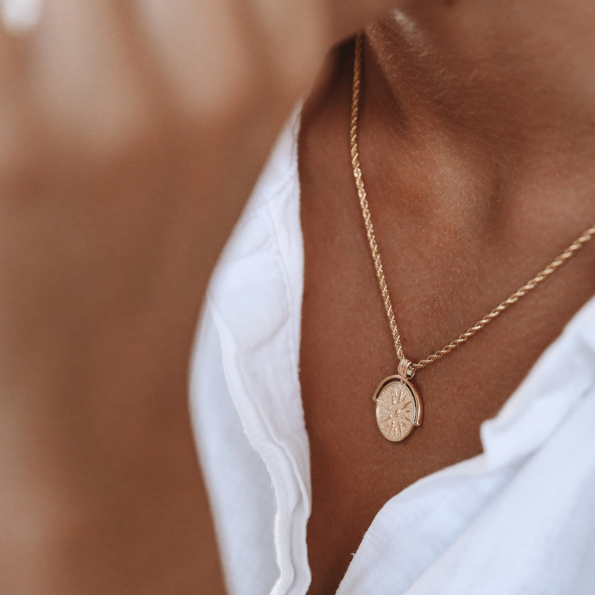 Elegant Pendant Chain - Aurora