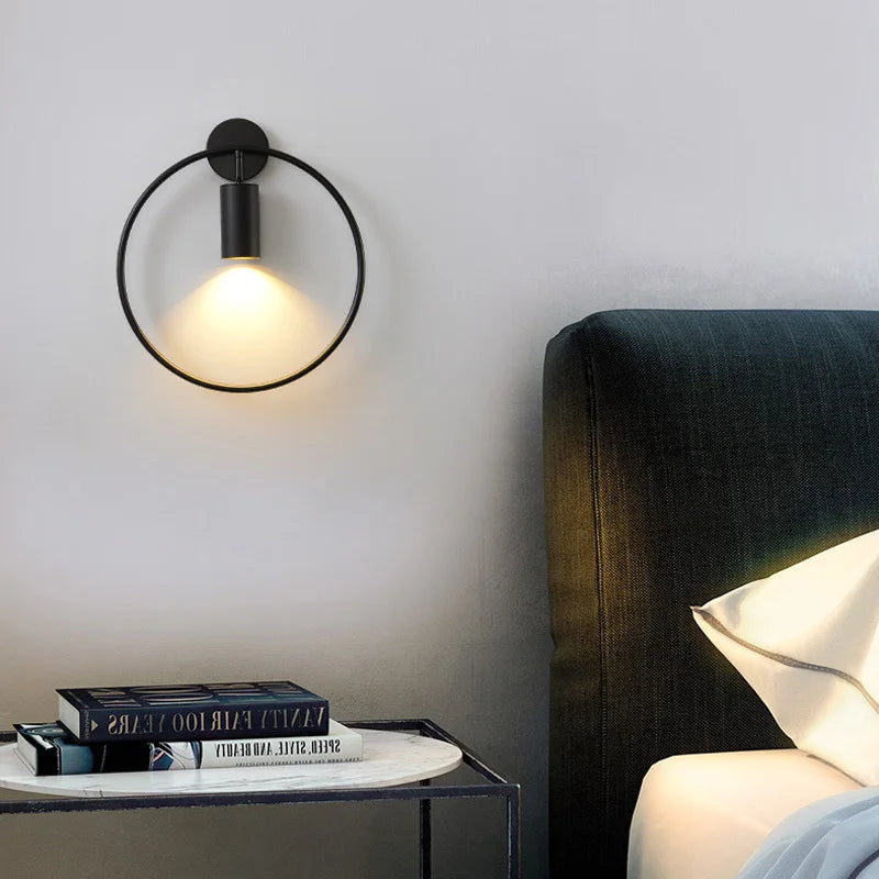 FlammeStylée – Guld Vägglampa för Elegant Atmosfär