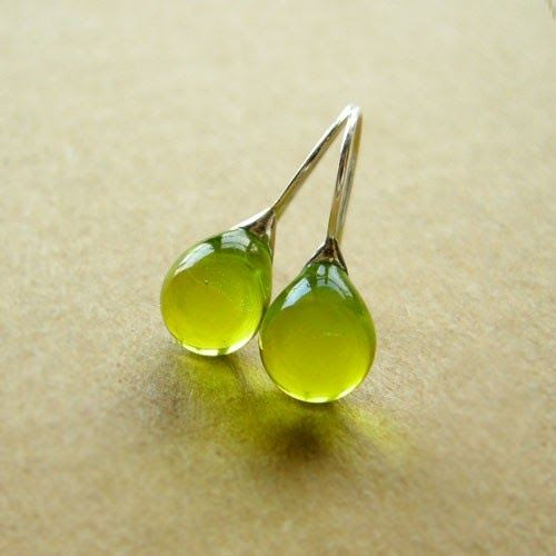 Chic Vintage Olive Green Glass Earrings - Olivia Collection