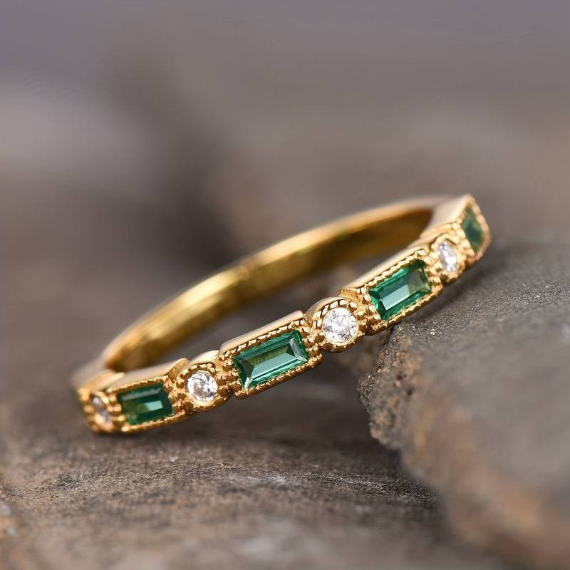 Elegant Vintage Ring with Brilliant Green Zirconia - Zarina