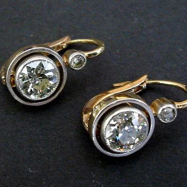 Elegant Vintage Gold Earrings with Sparkling Zirconia - Aurelia