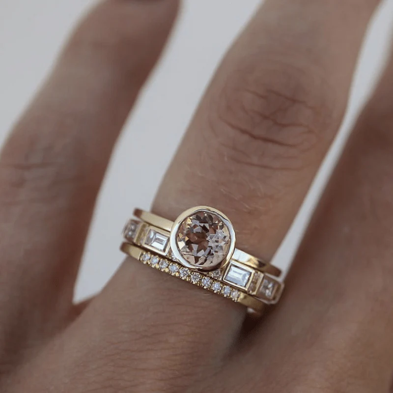 Elegant Vintage Gold Ring with Sparkling Crystals - Eliana