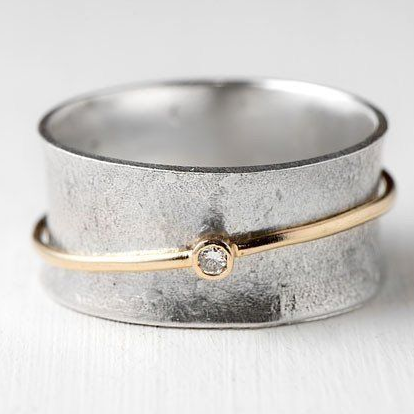 Elegant Vintage Silver Ring with Golden Accents and Sparkling Zirconia - Aurina 