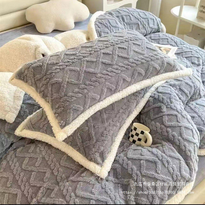 LuxeLoom Duvet - Luxurious Fleece Duvet for Ultimate Warmth and Comfort