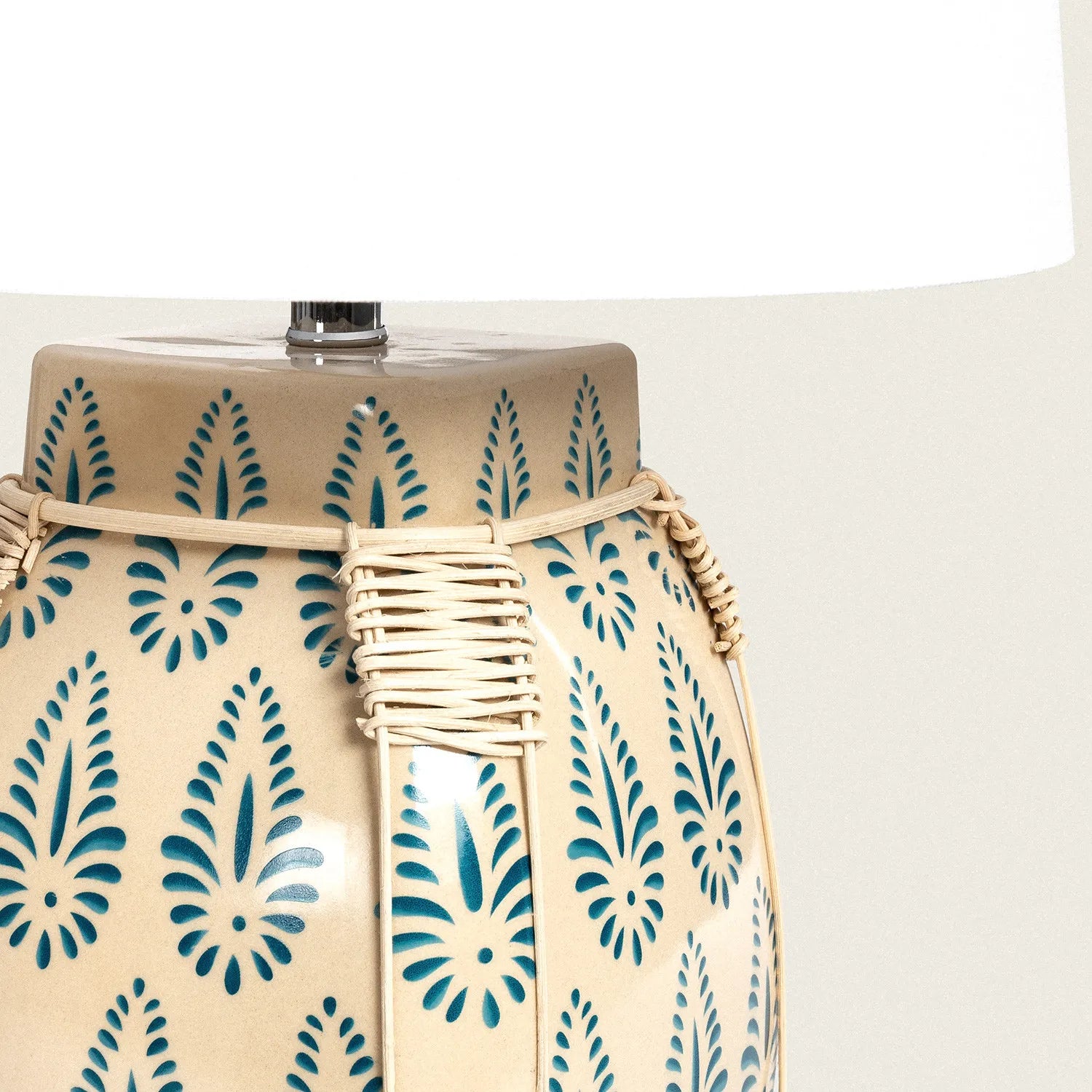 Luxora - Stylish Ceramic Table Lamp for a Cozy Atmosphere in the Home