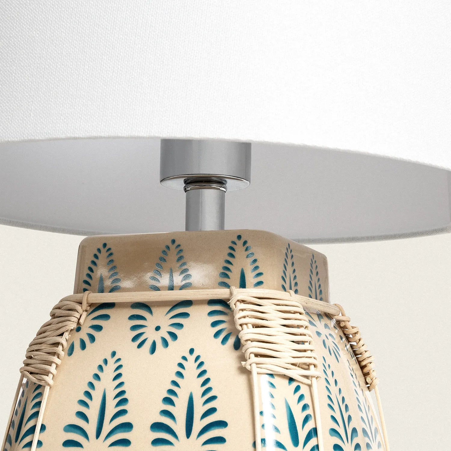 Luxora - Stylish Ceramic Table Lamp for a Cozy Atmosphere in the Home