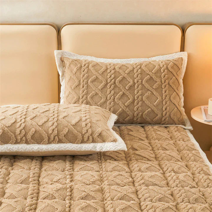 LuxeLoom Duvet - Luxurious Fleece Duvet for Ultimate Warmth and Comfort