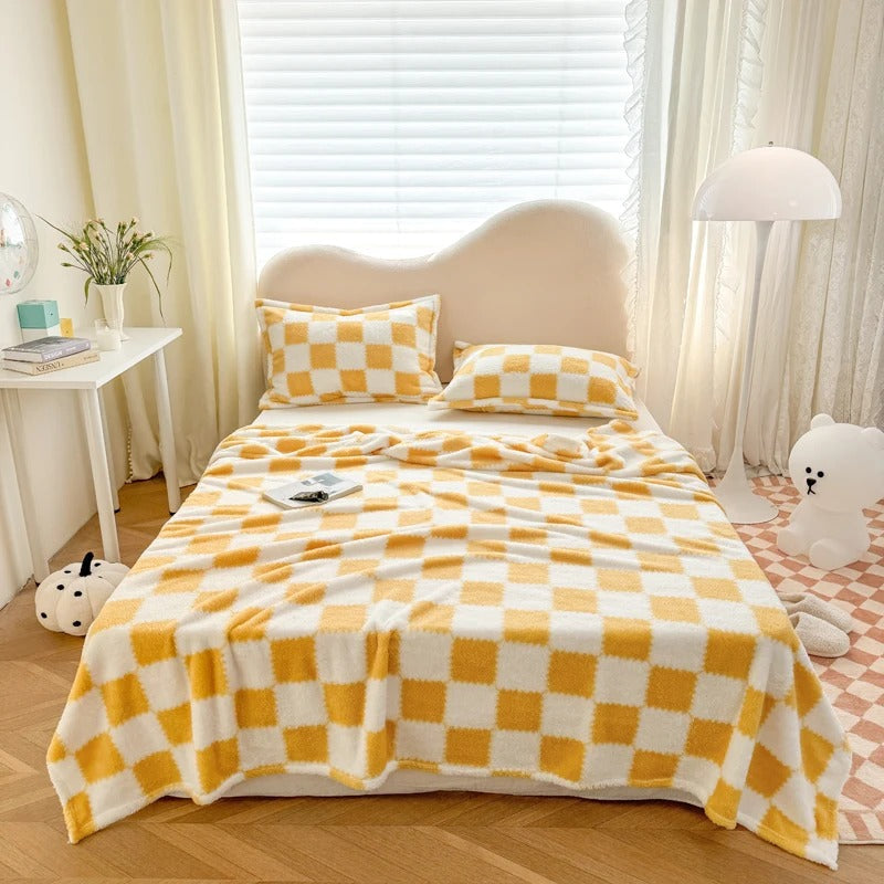 PandaComfort - Soft Fleece Blanket in Yellow and White
