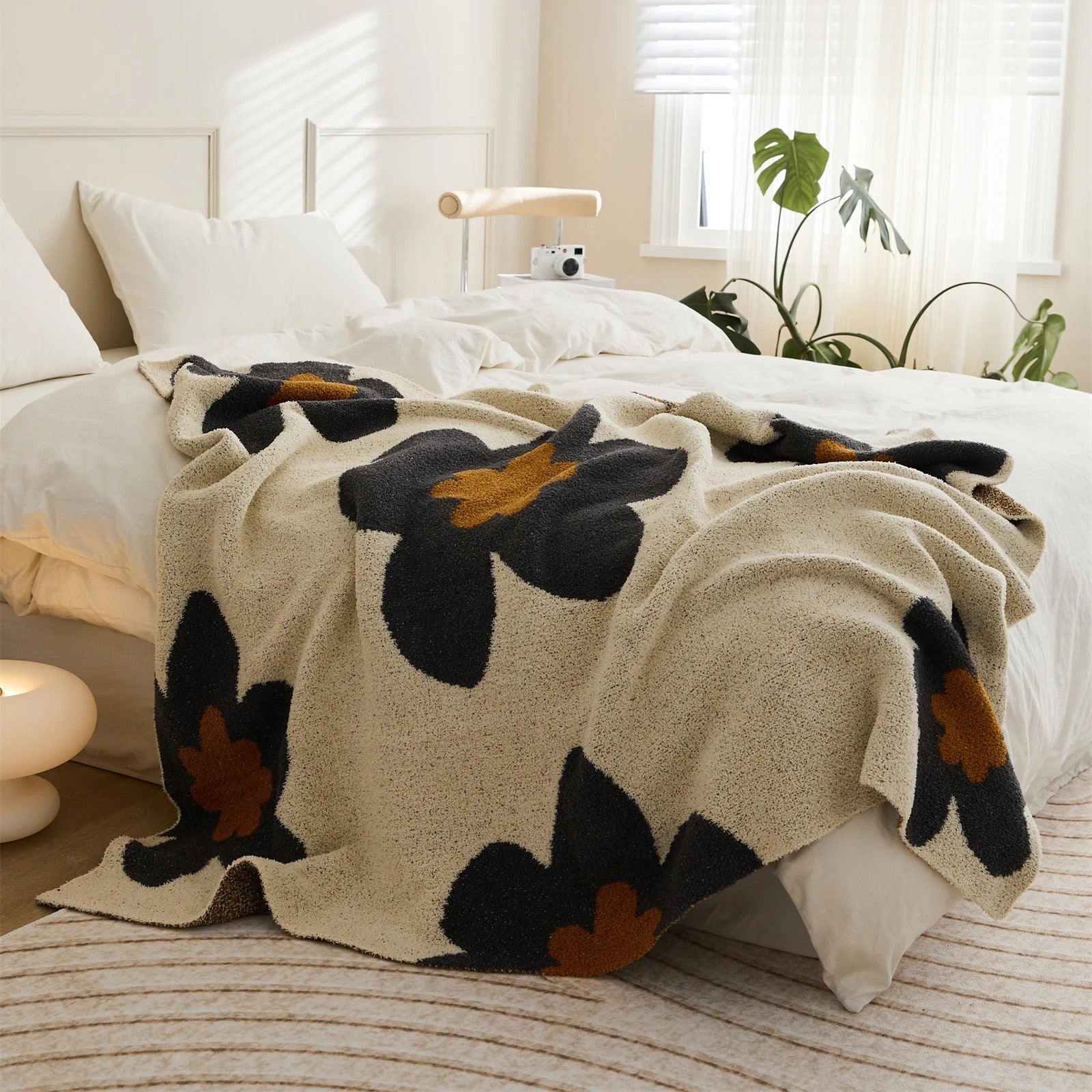FloralSoft - Luxurious Microfiber Blanket for Ultimate Comfort