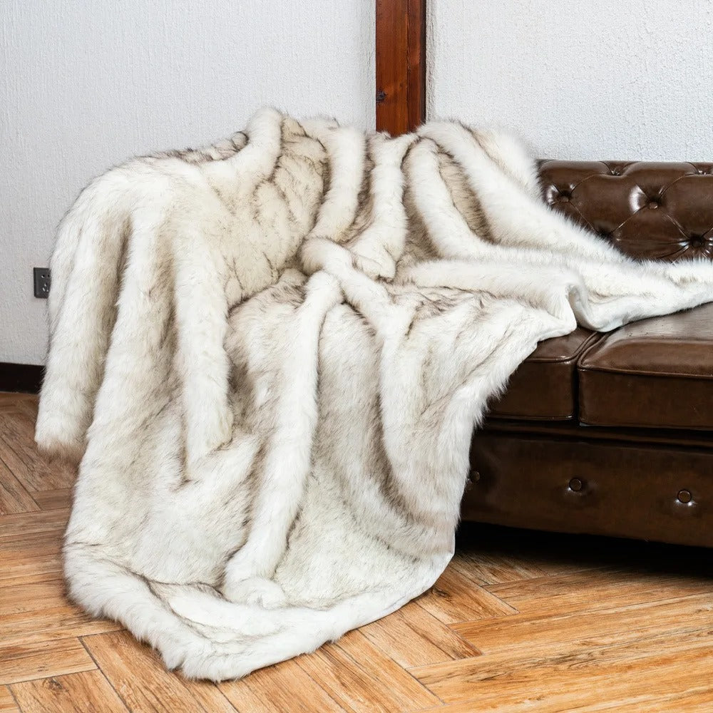 FauxFur Bliss – Luxurious Synthetic Fleece Blanket for Extra Comfort