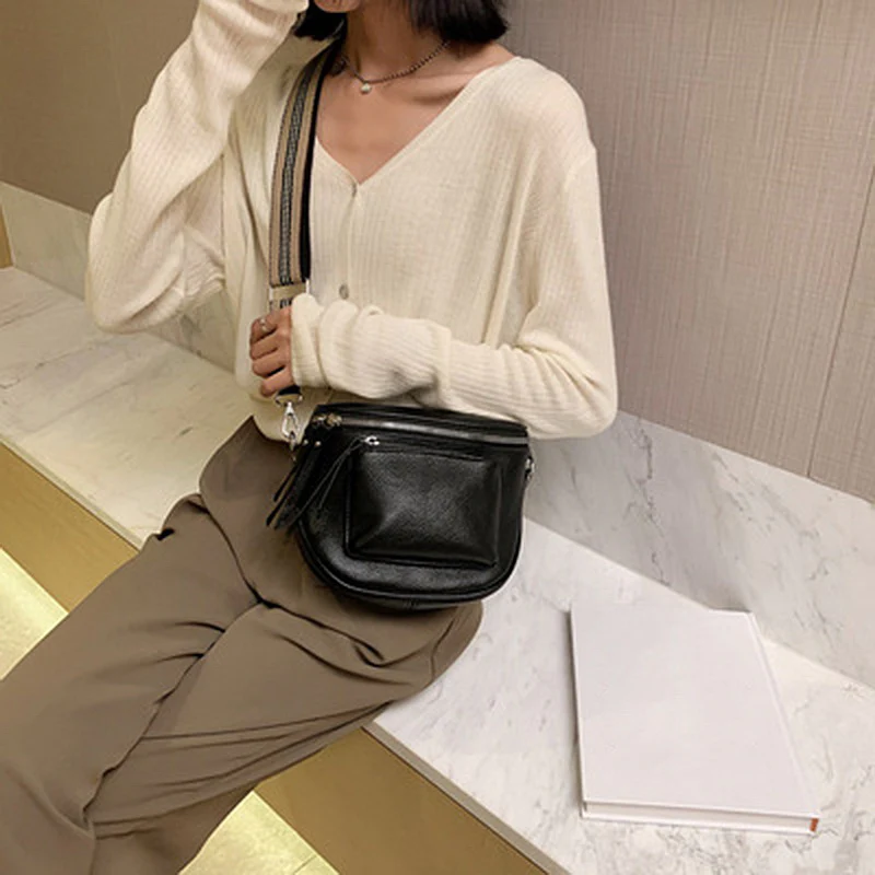 Classic Elegance Shoulder Bag - Timeless Design and Comfort