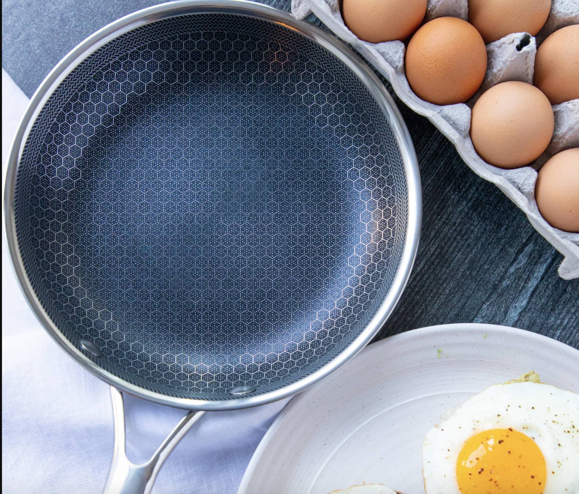 SteelMaster Pan - Revolutionary Steel Pixel Cooking Experience