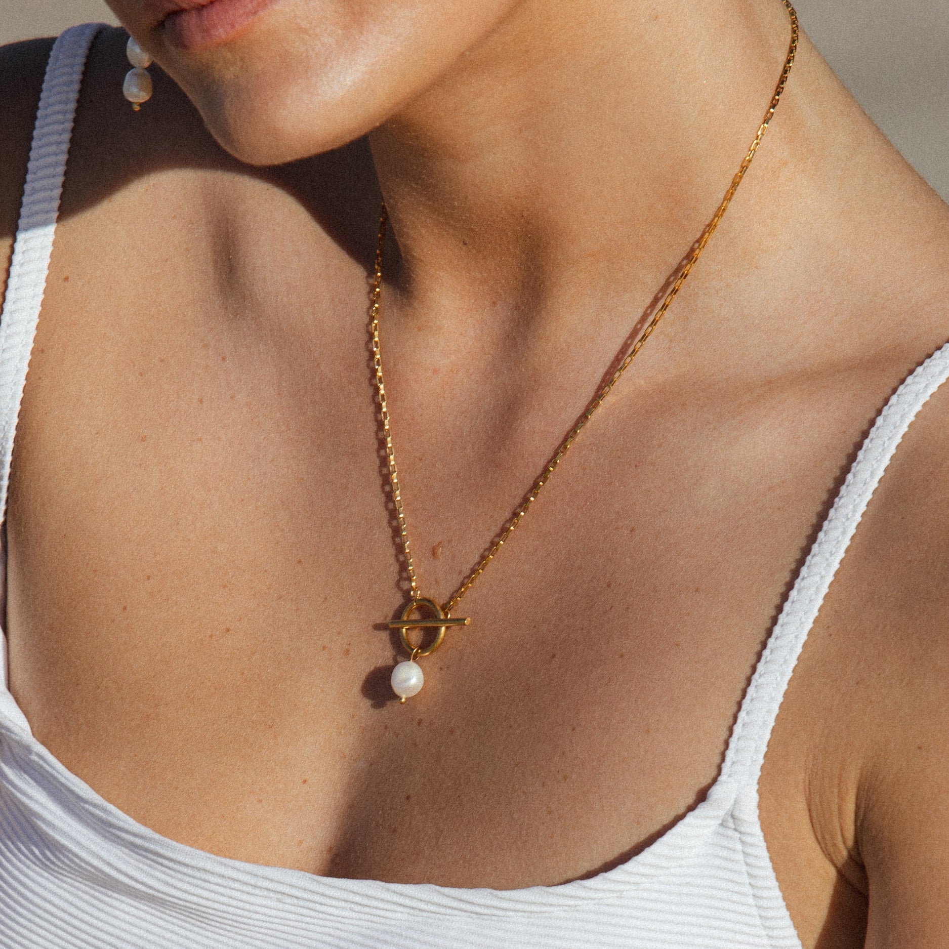 Elegant Pearl Necklace with Fine Clasp - Lucía