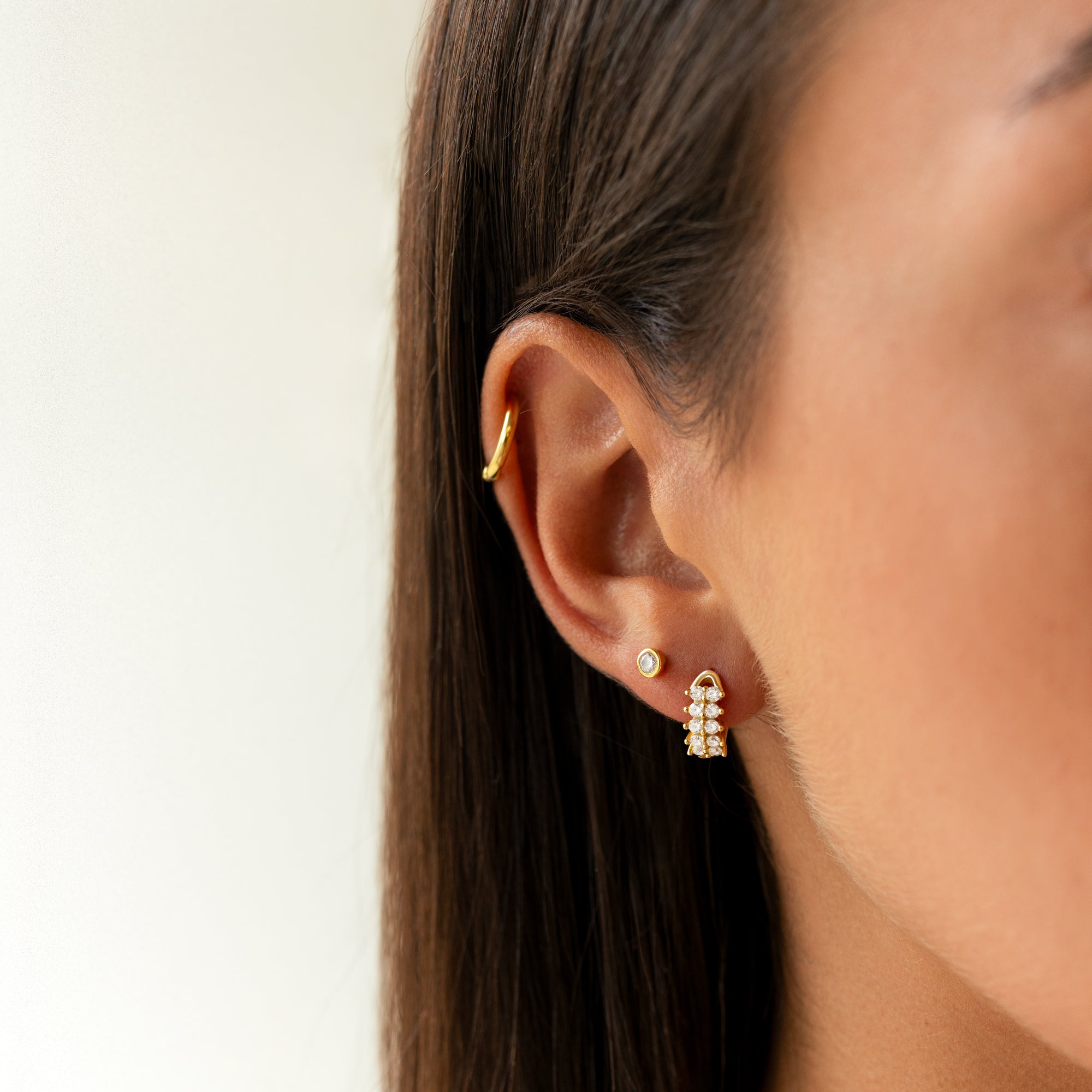 Amira Elegant Compact Circle Earrings