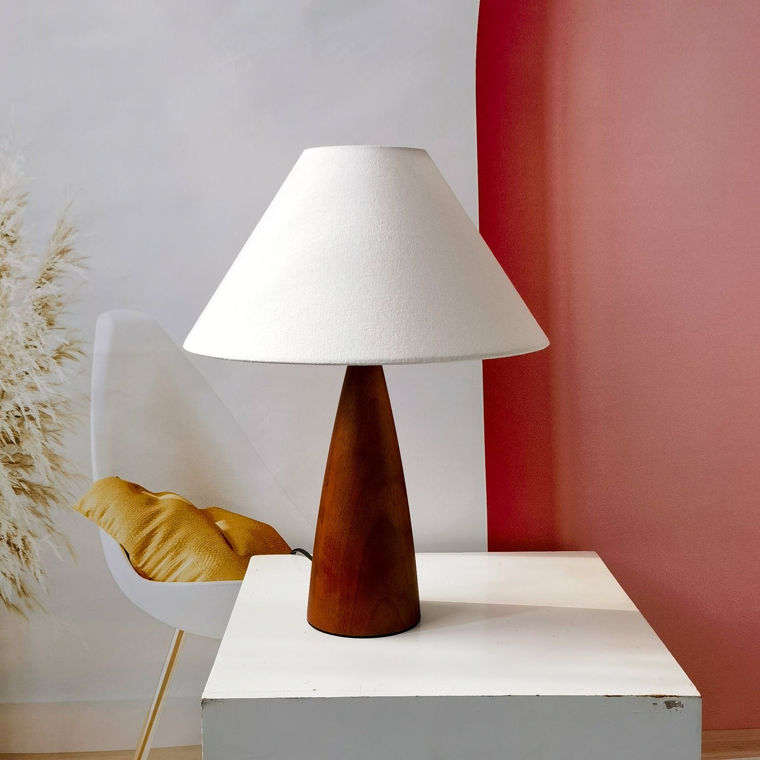 HeritageGlow Lamp – Classic Wooden Table Lamp