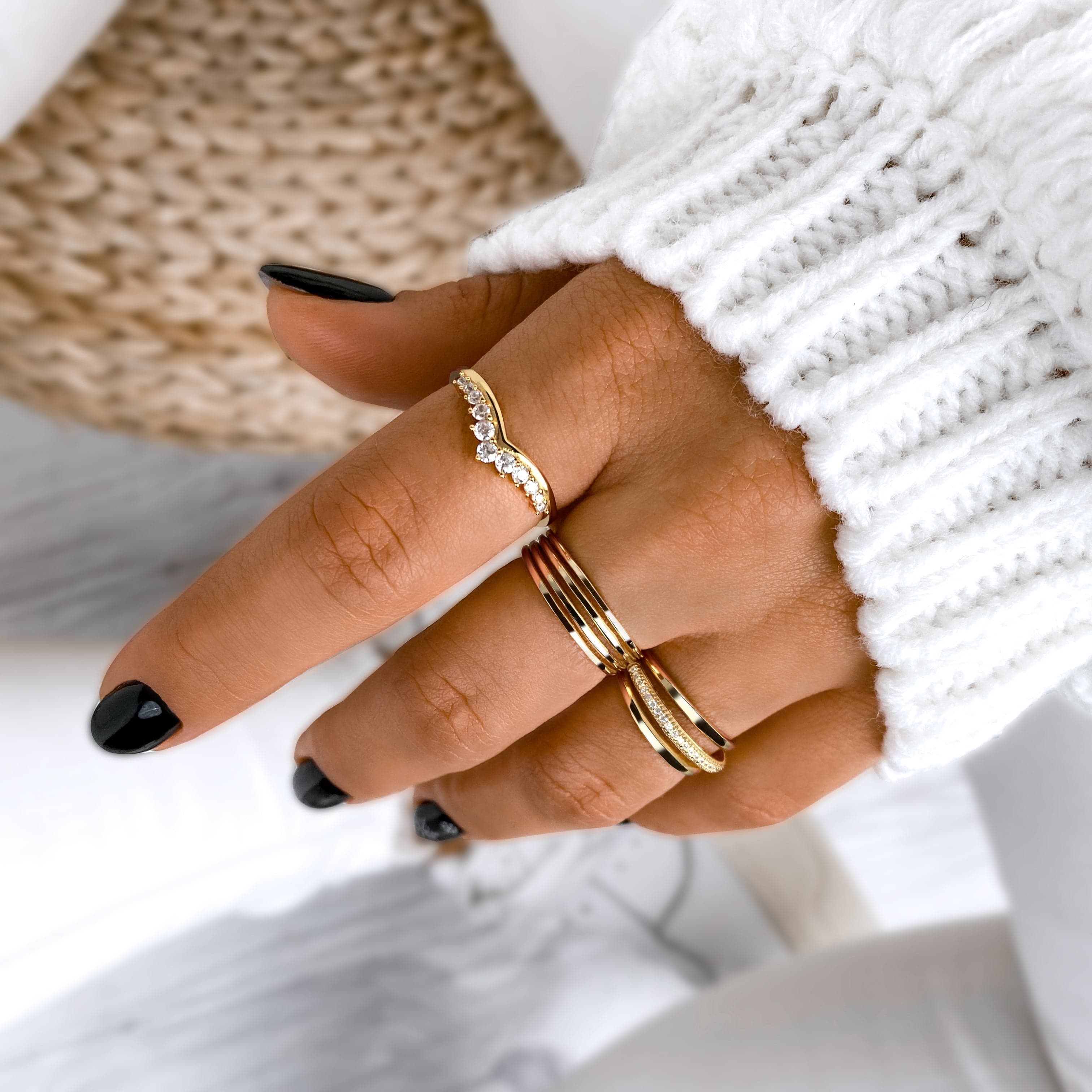 Allegra Zirconia Crown Ring - A Touch of Elegance