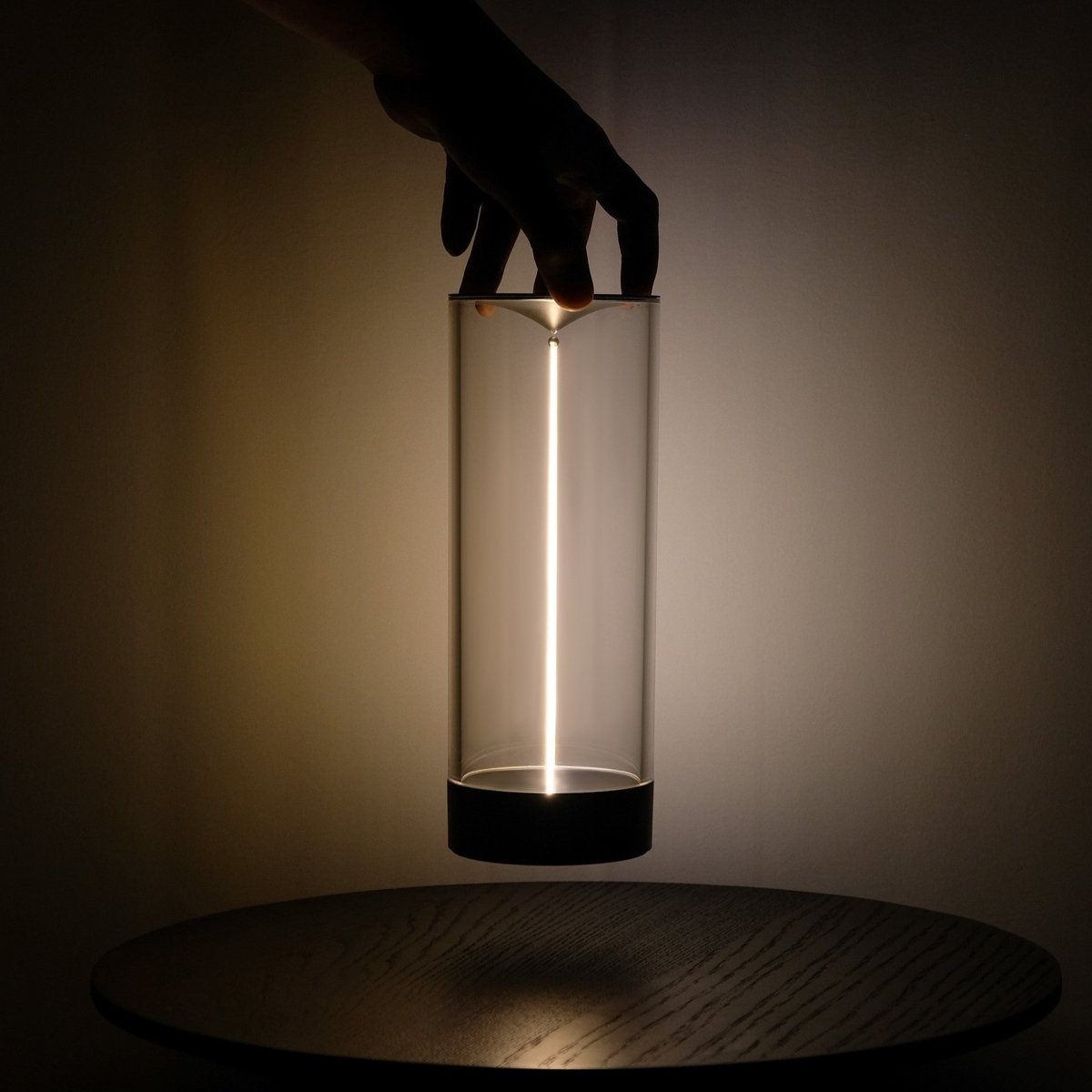 Shine - Elegant Wireless Table Lamp with Dimmable Lighting