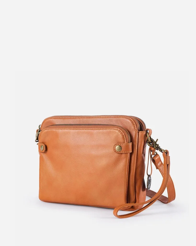 UrbanChic Shoulder Bag – Elegant, Spacious and Lightweight Bag
