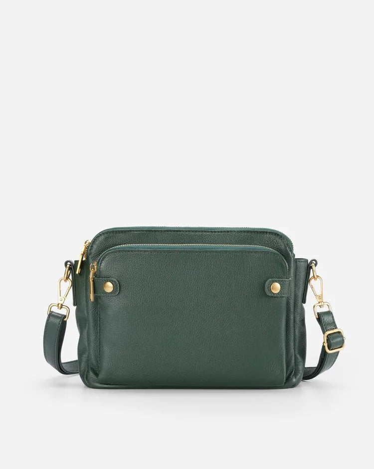 UrbanChic Shoulder Bag – Elegant, Spacious and Lightweight Bag
