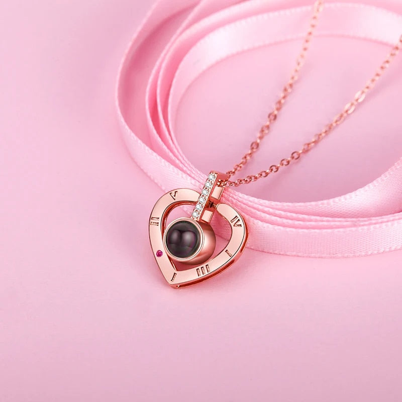 EternalLove Necklace – Heart-Shaped Chain in 100 Languages