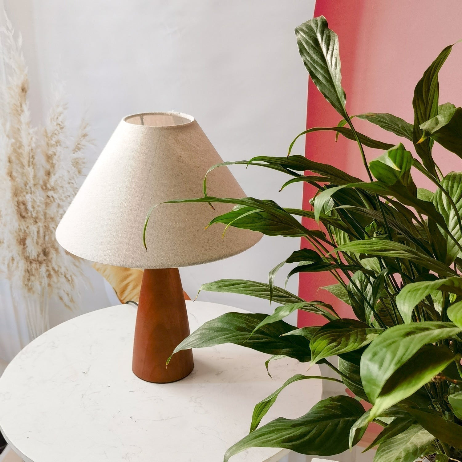 HeritageGlow Lamp – Classic Wooden Table Lamp